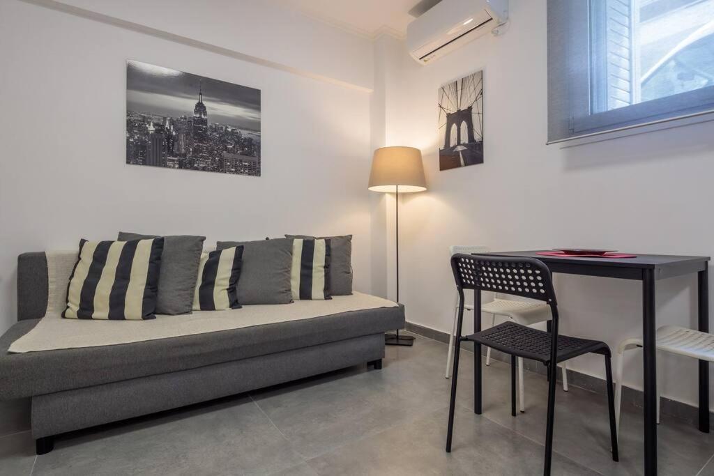 Hilton Area Brand New Comfortable Apartment เอเธนส์ ภายนอก รูปภาพ