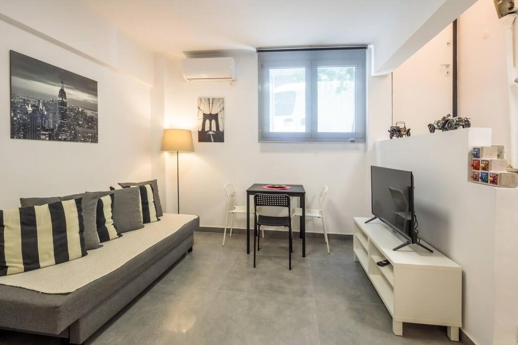Hilton Area Brand New Comfortable Apartment เอเธนส์ ภายนอก รูปภาพ