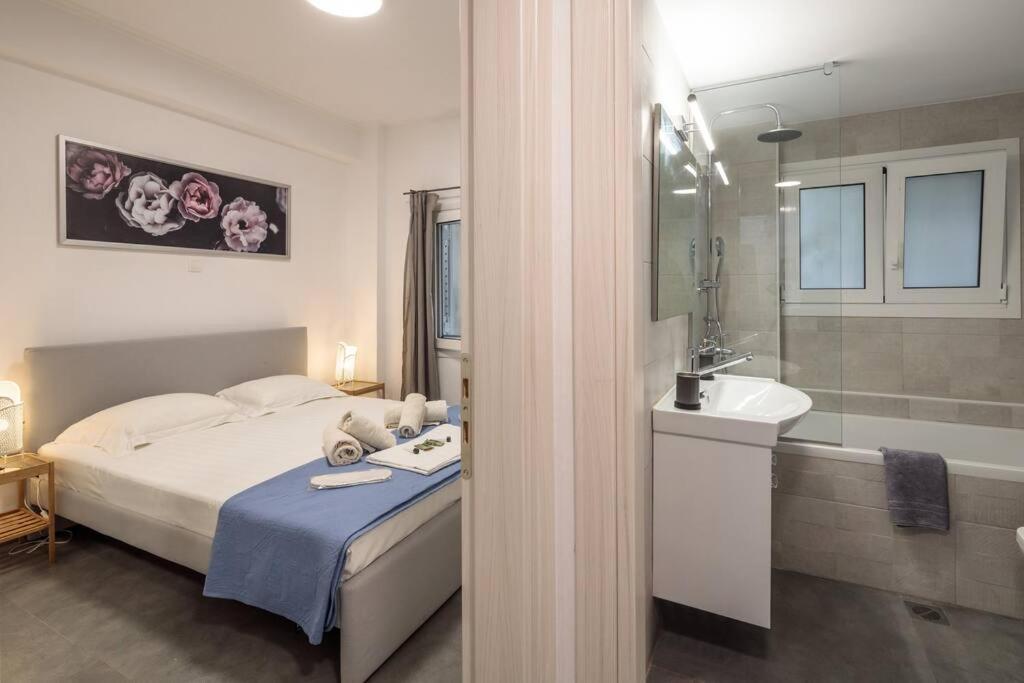 Hilton Area Brand New Comfortable Apartment เอเธนส์ ภายนอก รูปภาพ